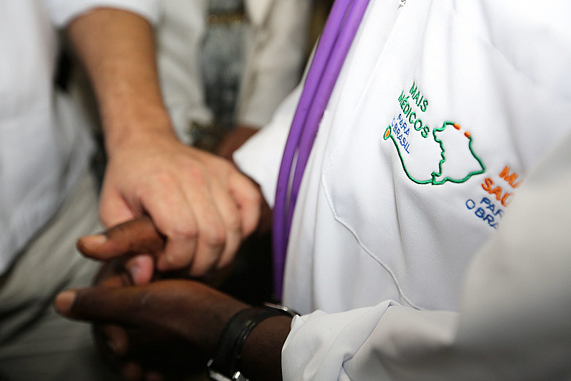 Médicos cubanos atendiam 3.600 municípios no Brasil