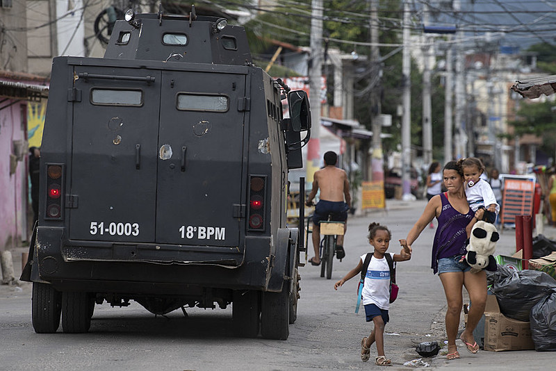 Em dez dias, operações  policiais matam 42 pessoas em favelas do Rio