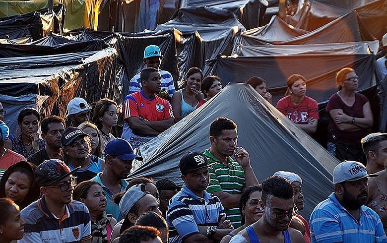 Acampamento, que já é o segundo maior do país, deve começar a restringir chegada de novas famílias