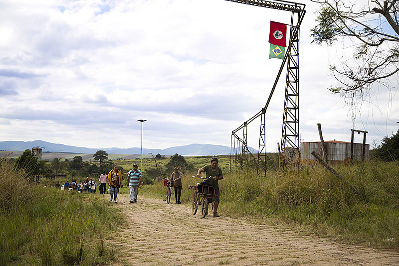 Terreno já foi destinado para reforma agrária, agora decisão e famílias que moram no local estão ameaçadas