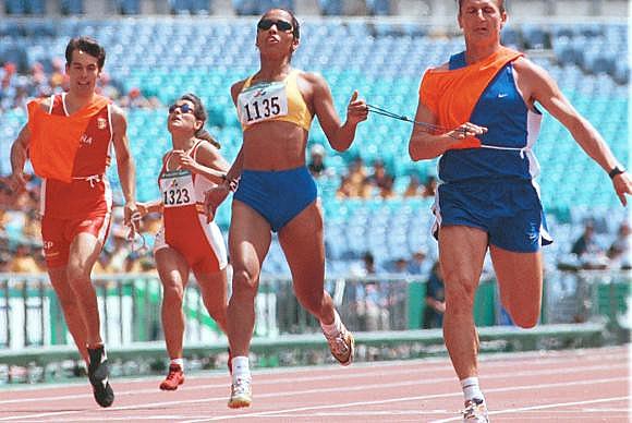 Ádria Santos na Paralimpíada de Sydney, em 2000 - Divulgação/Acervo pessoal/João Batista Carvalho e Silva.