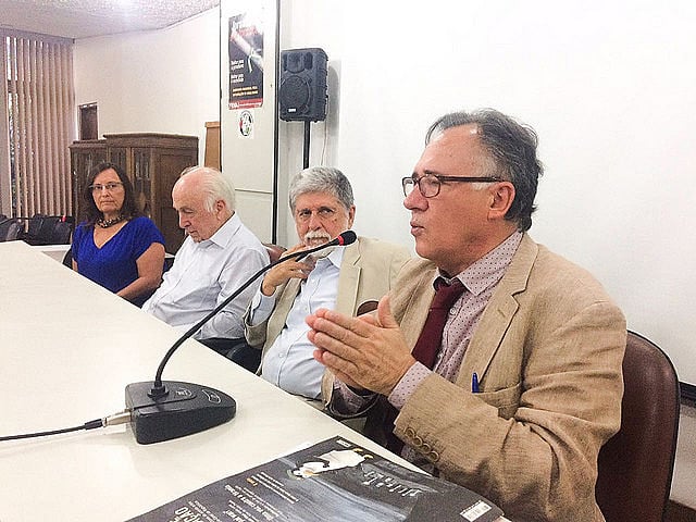 Evento realizado en el Sindicato de Periodistas contó con Luiz Carlos Bresser-Pereira, Celso Amorim y Luiz Felipe de Alencastro