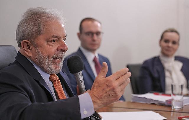 Ex-presidente Lula passou mais de um ano proibido de falar à imprensa