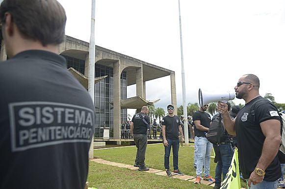 Agentes penitenciários do DF e estados em protesto na Esplanada dos Ministérios em janeiro