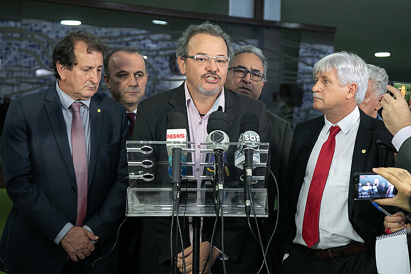 Representante do Projeto Saúde & Alegria e parlamentares de oposição concederam coletiva sobre o tema na Câmara dos Deputados, em Brasília