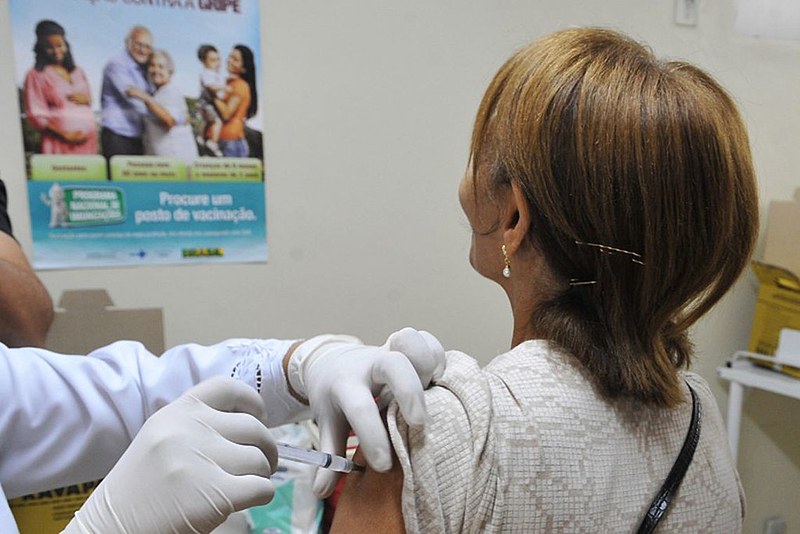 Profissional do Mais Médicos recebe bolsa de R$ 12 mil; com a proposta de criação de "carreira", custo subiria para R$ 18 mil