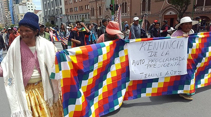 Bolivianas protestan contra el golpe de Estado militar que derrocó a Evo Morales