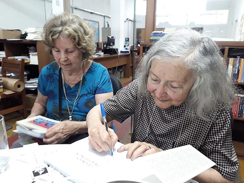No mês de dezembro, a fluminense lançou o livro "Desenhos da Resistência" na livraria Expressão Popular, em São Paulo (SP)