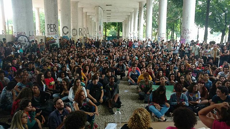 Em assembleia, realizada sexta-feira (5), estudantes da UFRJ decidiram ocupar a universidade