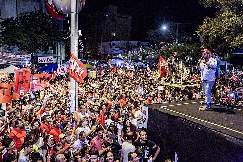 Ato em Montes Claros (MG) nesta sexta-feira (27) contou com forte presença de movimentos populares