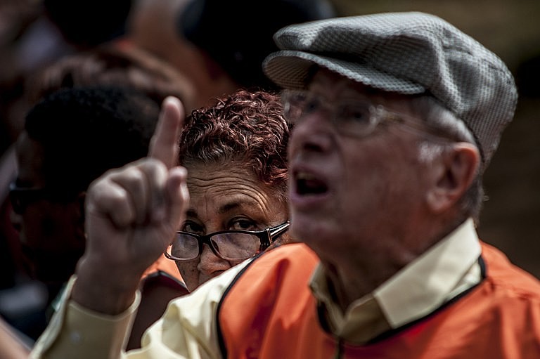 Protesto de aposentados na Praça da Sé, em São Paulo (SP), em 2013
