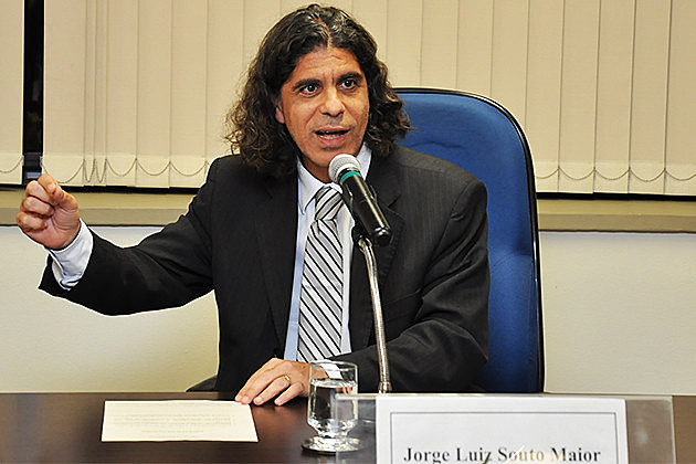Juiz Jorge Luiz Souto Maior em palestra na Escola Judicial do TRT-15
