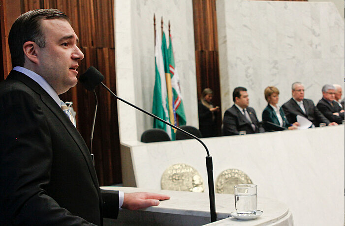 Ney Leprevost é candidato pelo PSD, apresenta João Guilherme Moraes (PSC) como vice e participa da coligação entre PSD, PSC, PEN, PPL, PTC, PSL e PCdoB