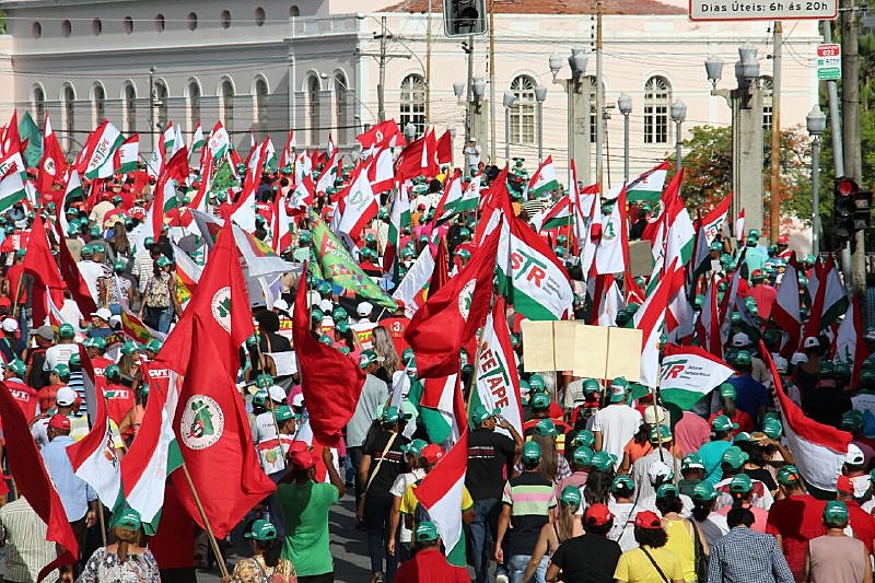 Camponeses foram ao Palácio do Campo das Princesas pressionar o governador a tomar uma posição contra a reforma da Previdência