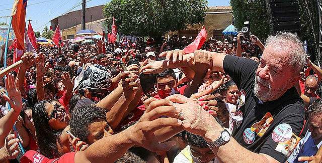 Mainstream media tried to “erase” Lula from poll results, while one third of voters surveyed would vote for Brazil’s ex-president