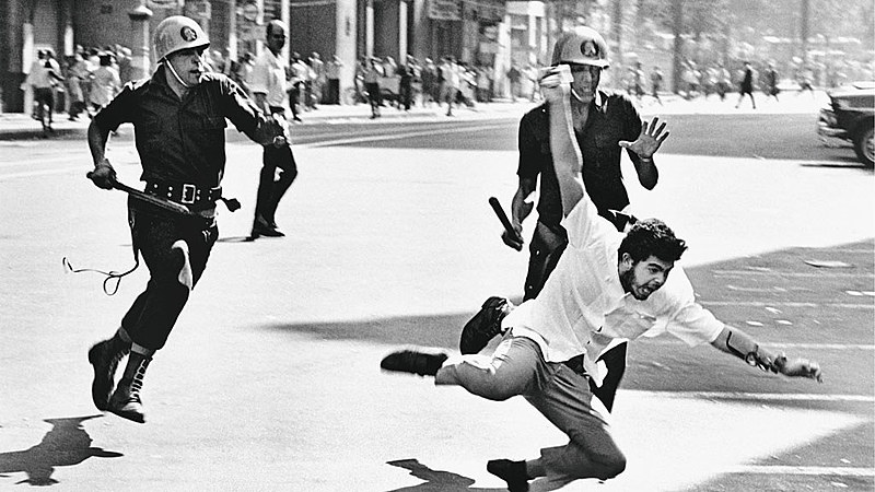 O filme '1964: o Brasil entre armas e livros' tem uma visão simpática do golpe, que seria, segundo sua narrativa, uma reação legítima.
