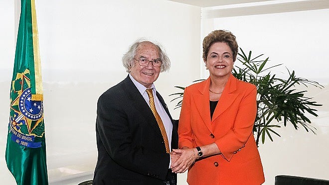 Esquivel: "Países que querem mudar as coisas com políticas sociais são alvo dessa política de tratar de interromper o processo democrático"