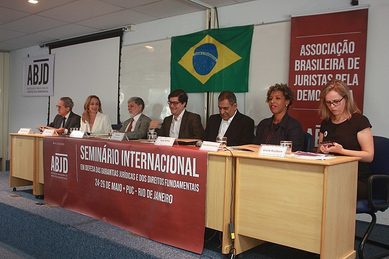 Mesa compromisso com a democracia na América Latina com a participação do embaixador Celso Amorim durante a tarde de hoje