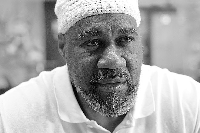 Anthony Bottom, se tornou Jalil Muntaqim quando se converteu ao islamismo, no início dos anos 70.