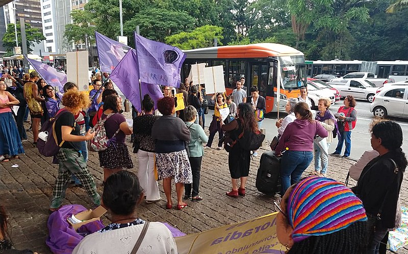 "O retrocesso tem nome e sobrenome. Chama-se Jair Bolsonaro", diz Sarah de Roure, militante da Marcha Mundial das Mulheres