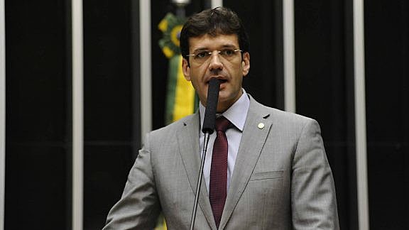 Proposta de fraude eleitoral teria sido feita no gabinete do Marcelo, segundo a candidata laranja