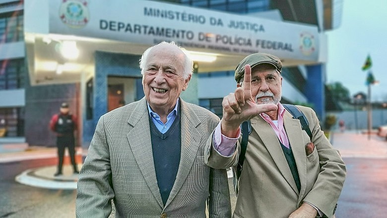 Bresser-Pereira e Celso Amorim visitaram Lula nesta quinta-feira (16) em Curitiba (PR) e alertaram para ameaça à soberania do país