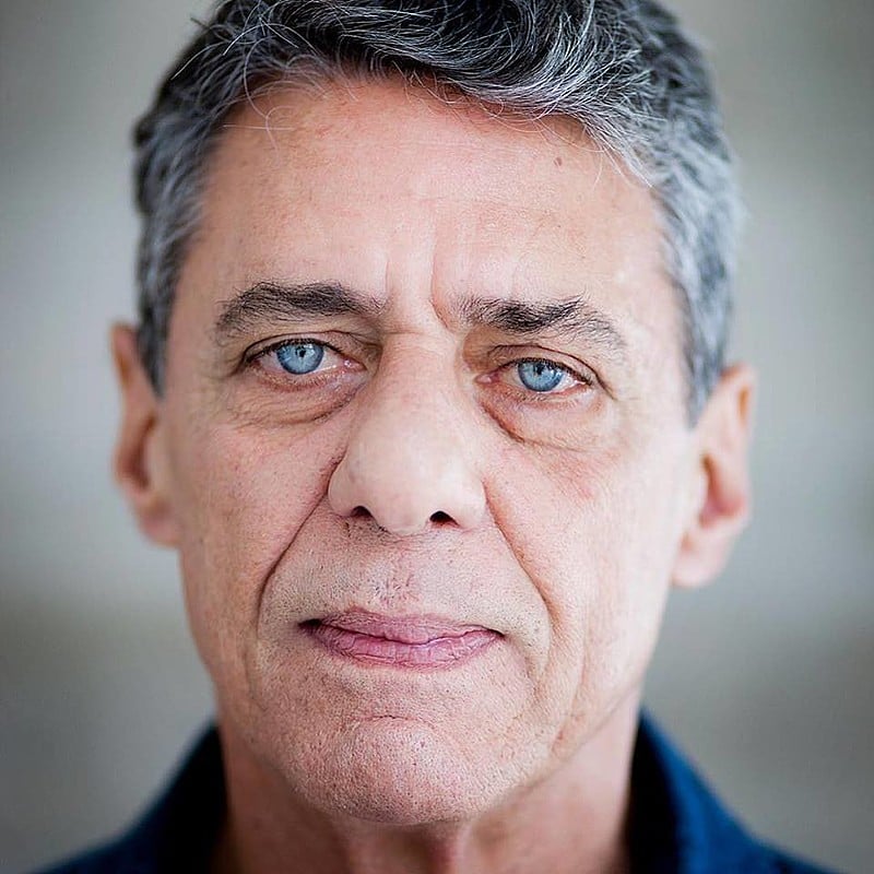 Chico Buarque conta com mais de 30 álbuns de música em sua carreira