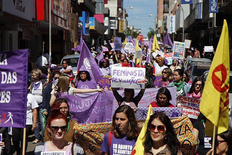 O Ceará mantém o 4º lugar no ranking de estados brasileiros com mais feminicídios (8,1% das mortes).