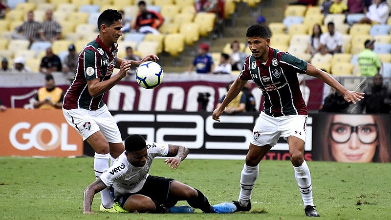 Ganso quase saiu no tapa com o ex-técnico do Fluminense Oswaldo de Oliveira e ganhou a braçadeira de capitão na partida seguinte