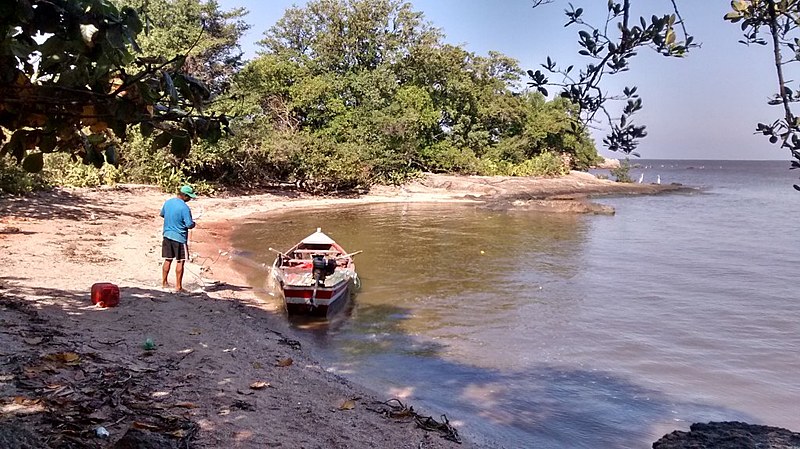 Há 13 anos pescadores e moradores da Santa Cruz, na Zona Oeste do Rio, sofrem com a operação de siderúrgicas na região