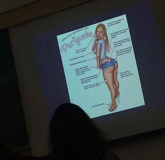 lunas relatam que imagem já foi exibida outras vezes pelo professor. Universidade afirma que caso já foi resolvido internamente