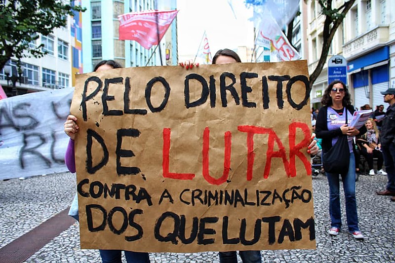 Não se pode aceitar calado o que acontece neste momento, pessoas sendo mortas por causa da sua ideologia, orientação sexual ou origem.