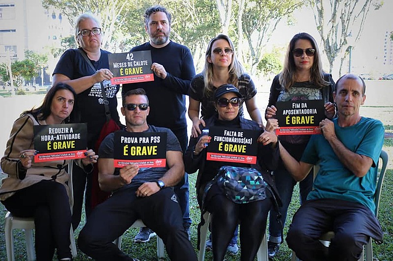 A greve começou nesta terça, 25, com um Ato em frente ao Palácio do Governo, no Centro Cívico