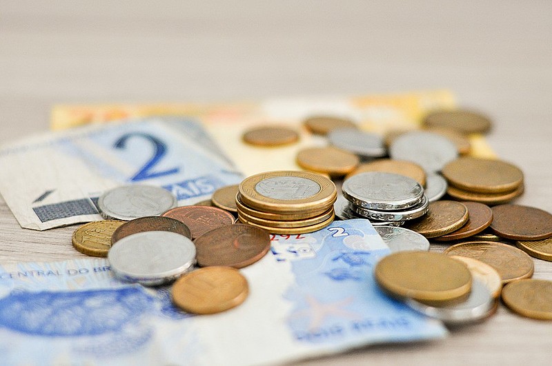 O salário mínimo atual é de R$ 998