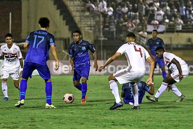 O time coral perdeu por 2x0 para São Paulo, no último dia 14, em São Bernardo (SP)