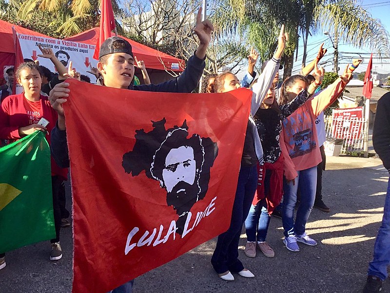 Vigília Lula Livre durante o ''Bom dia presidente Lula''. Resistência na capital paranaense completou 473 dias nesta terça-feira (24).