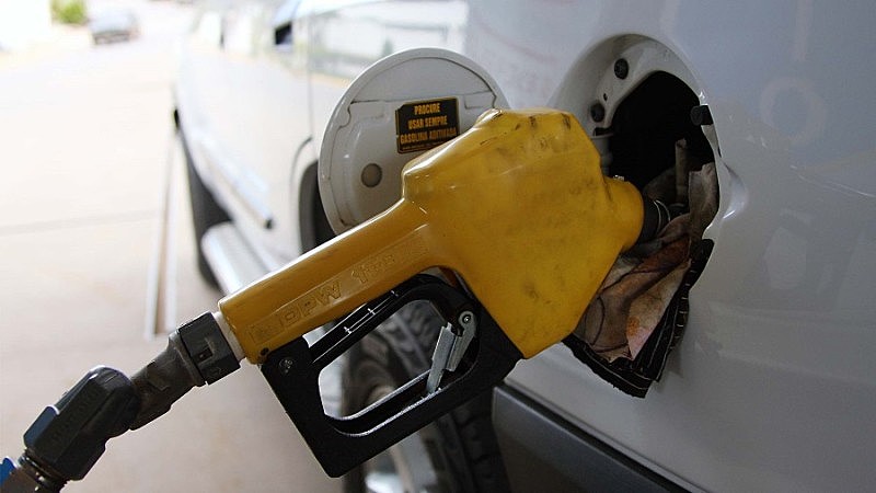 Nos últimos doze meses, o preço da gasolina cresceu quase 15%