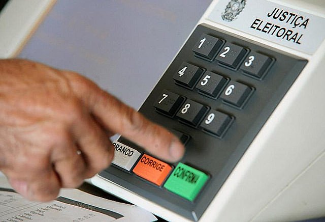 Voting machine used in Brazilian elections; polls show far-right Bolsonaro and left-wing Haddad in runoff