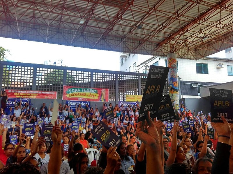Sem reajuste salarial há dois anos, educadores se mobilizam para garantir direitos.