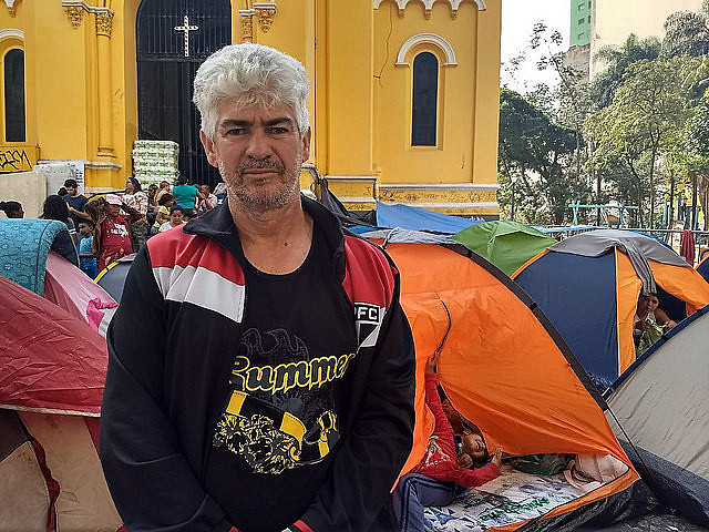 Adilson, que vivía en el edificio desplomado, teme que el poder público se olvide de dar respuestas a los acampados