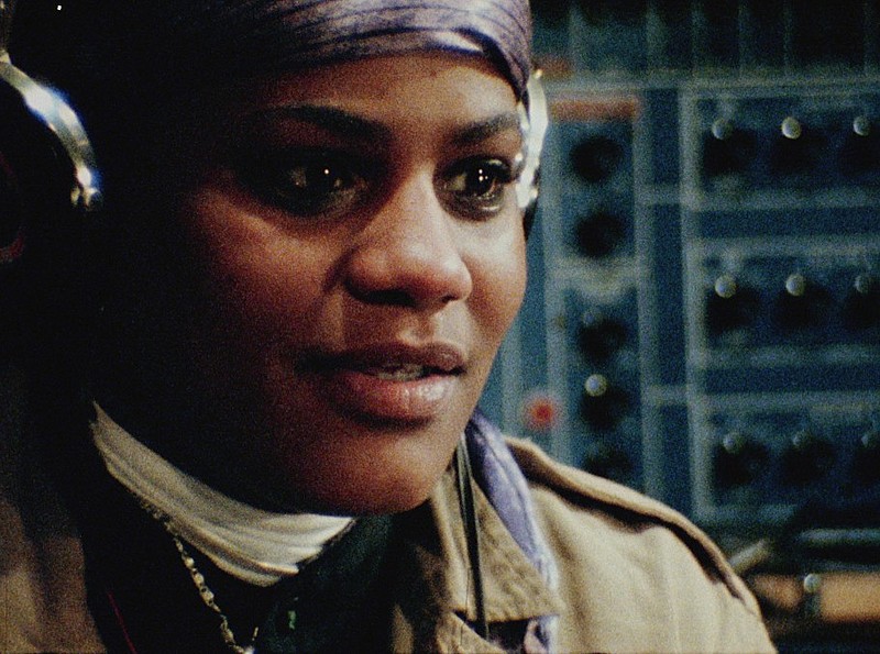 O tema do documentário, que envolve feminismo, machismo e racismo
