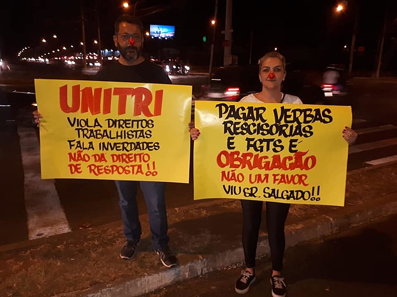 Servidores realizaram ato para cobrar direitos