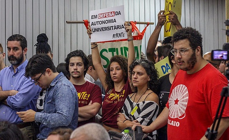 Estudantes avaliam que a CPI fomenta a crise de legitimidade das universidades públicas
