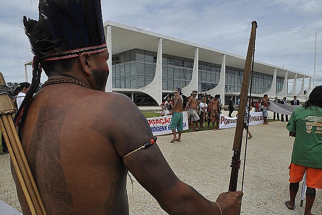 Indígenas protestas en Brasília, frente al Supremo Tribunal Federal