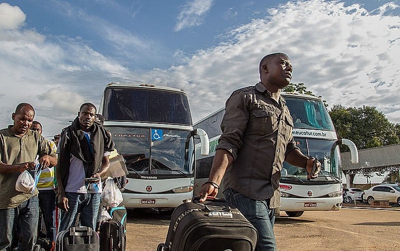 Haitianos deslocam-se a partir do Acre para a região sudeste: políticas públicas para imigrantes reconstruirem suas vidas