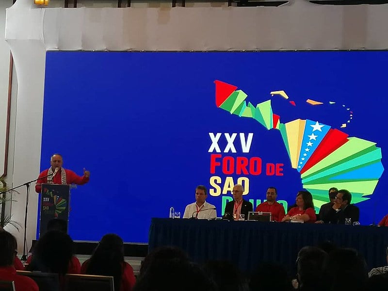 Vice-presidente do PSUV, Diosdado Cabello dá as boas-vindas aos representantes de partidos políticos
