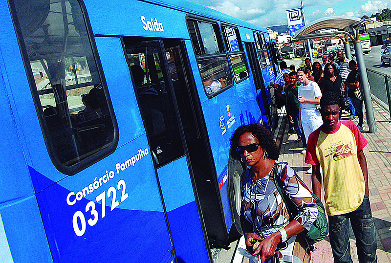 Movimento realiza jornada de manifestações contra reajuste da tarifa de ônibus que subiu 11% em BH
