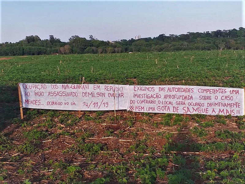 As faixas em repudiando ao assassinato de Demilson foram destruídas e queimadas