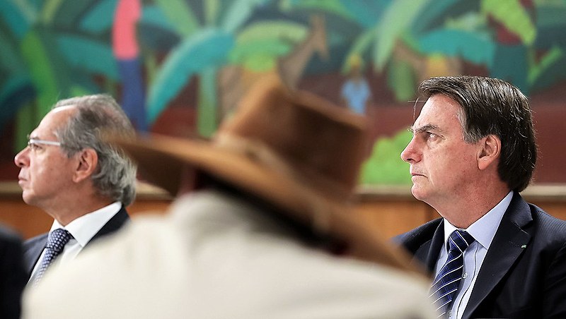 Bolsonaro em reunião com bancada do Mato Grosso, estado onde terra indígena foi quase toda destruída por queimadas