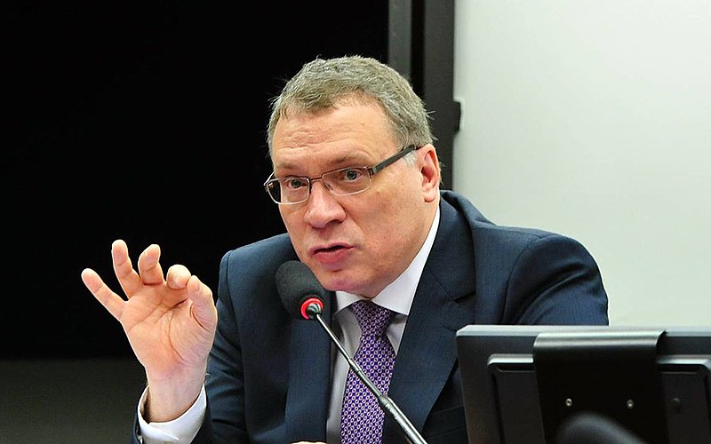 "É o fim dos benefícios que existem há décadas", dispara o ministro